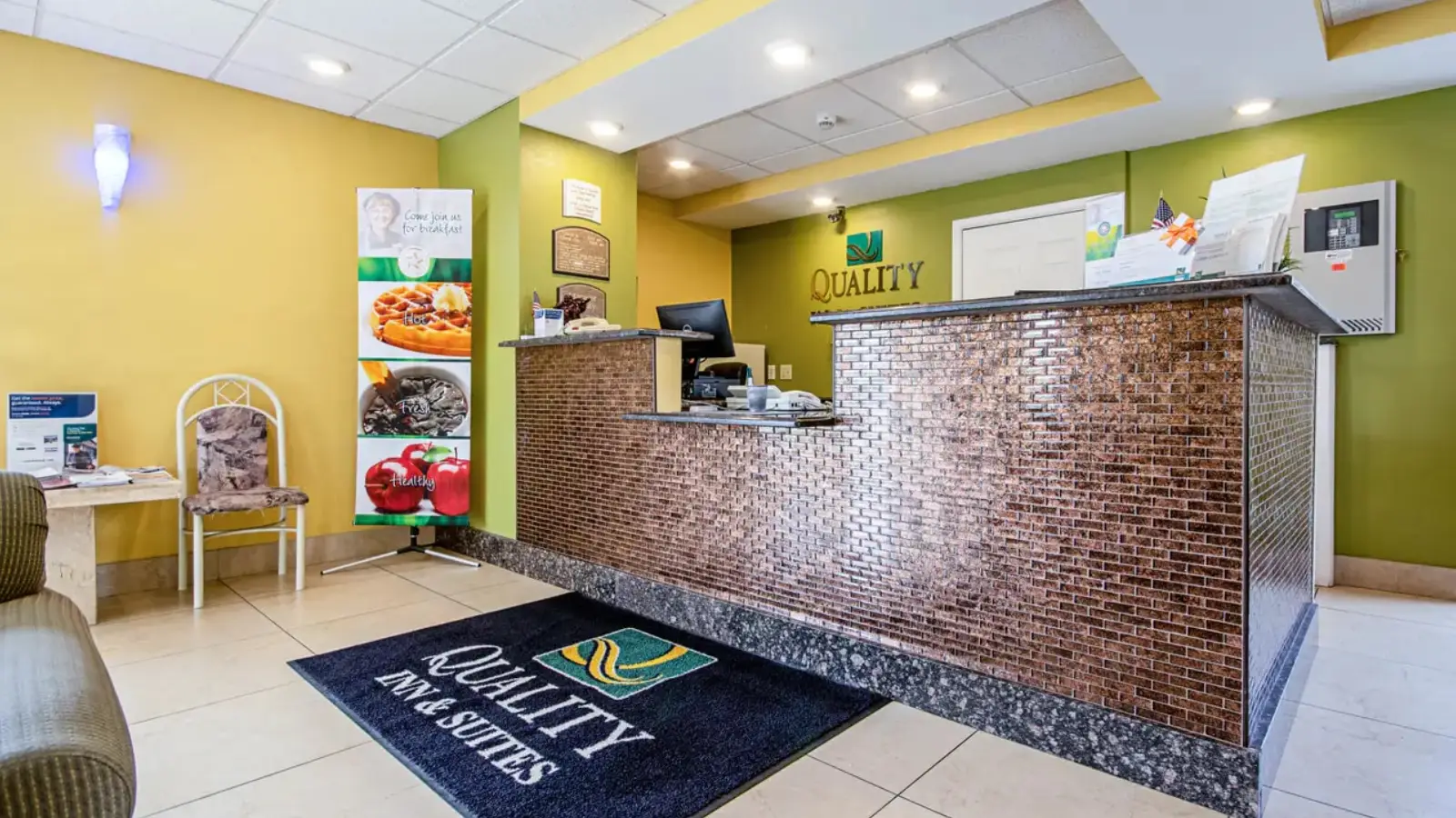 Efficient Hotel Front Desk