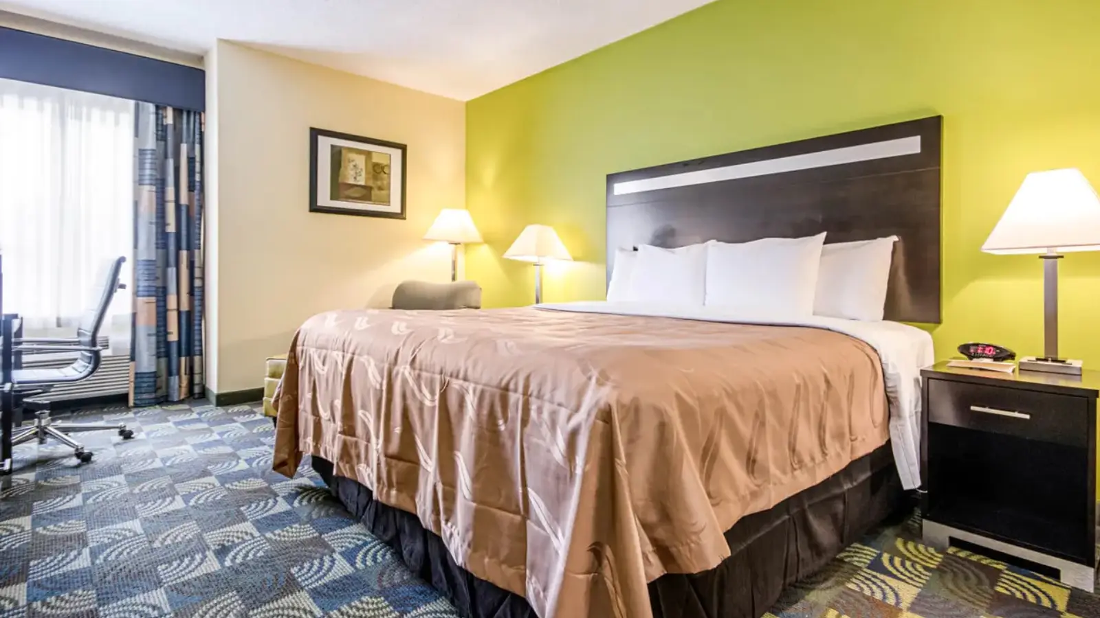 Attractive Room With King Bed 